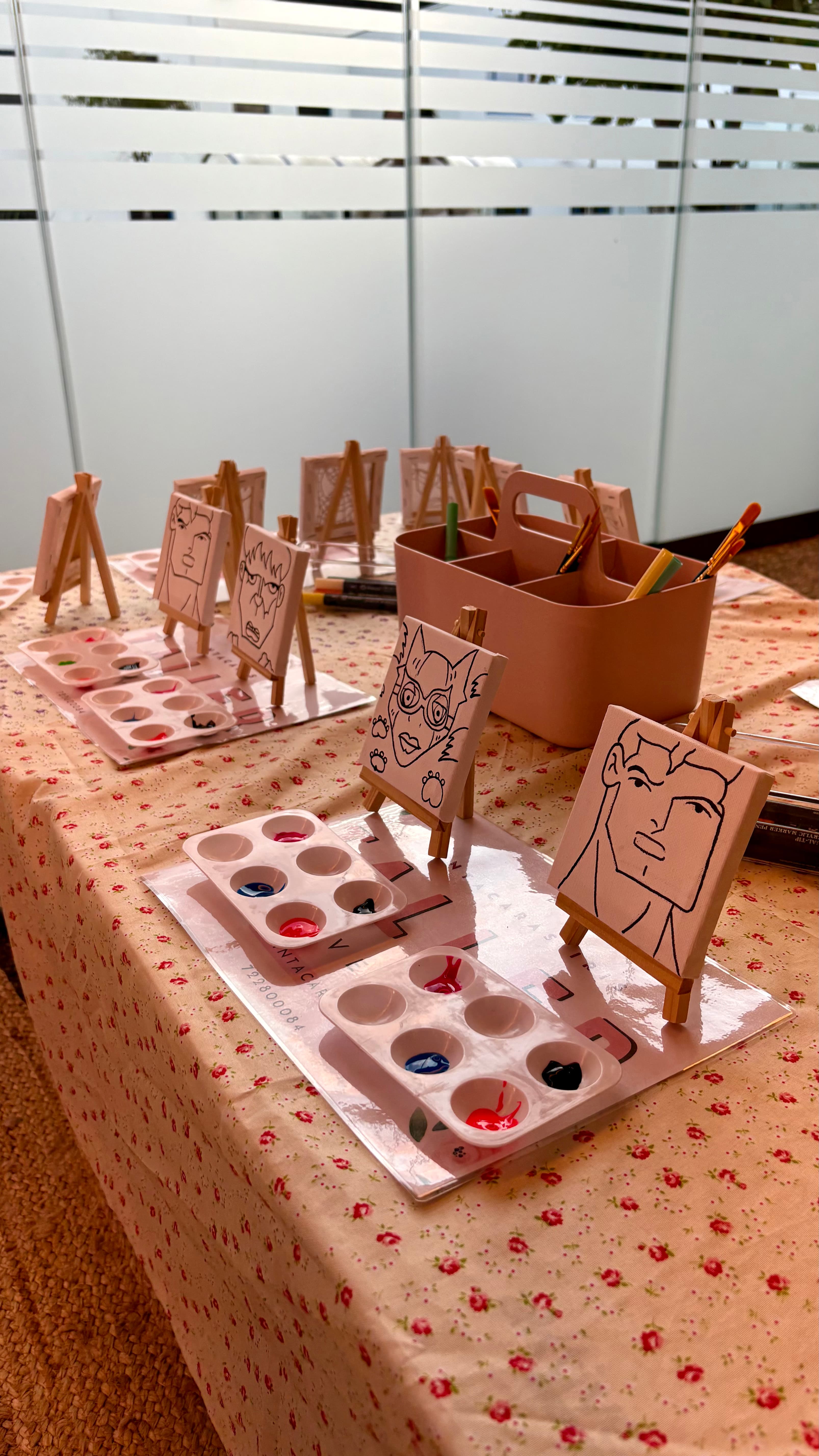 Pintacaras profesional y maquillaje artístico para eventos infantiles